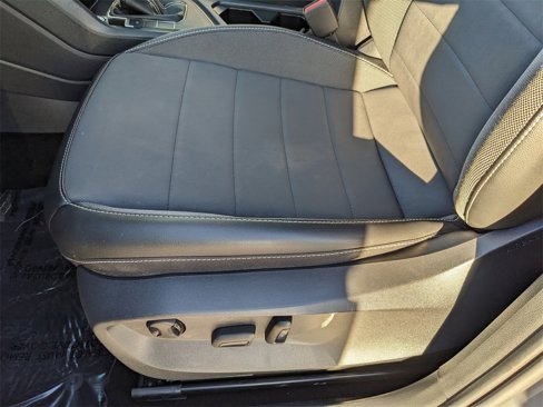 Certified 2023 Volkswagen Taos SE w/ Panoramic Sunroof Package image 21
