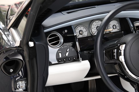 Used 2020 Rolls-Royce Dawn image 14