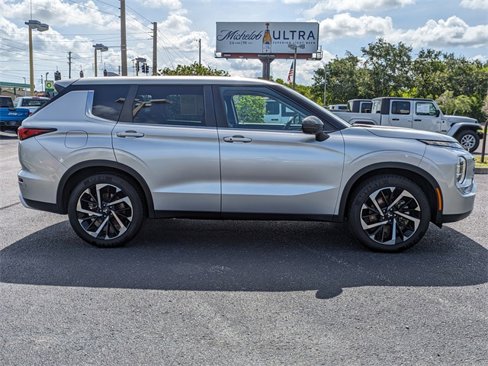 Used 2022 Mitsubishi Outlander SE image 4