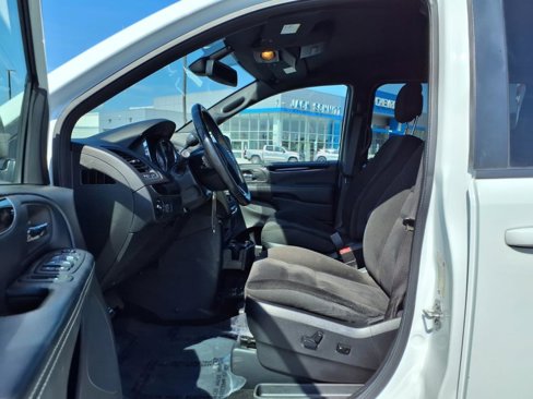 Used 2019 Dodge Grand Caravan SE image 18