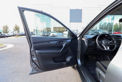Used 2020 Nissan Rogue S image 37