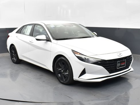 Used 2023 Hyundai Elantra SEL image 1
