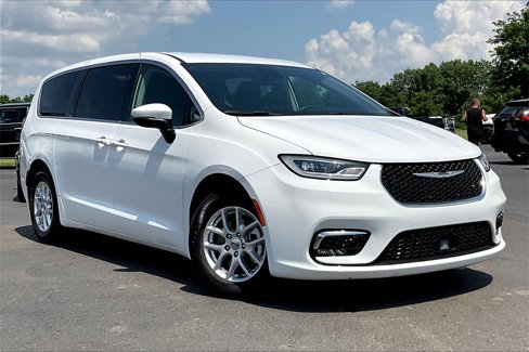 Used 2023 Chrysler Pacifica Touring-L image 31