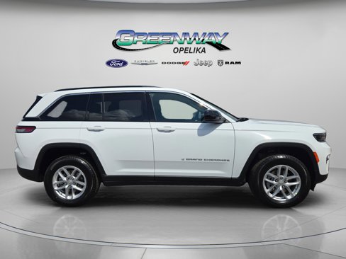 New 2025 Jeep Grand Cherokee Laredo image 8