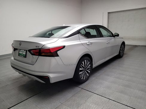Used 2024 Nissan Altima 2.5 SV image 9