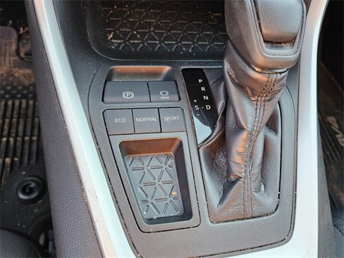 Used 2020 Toyota RAV4 XLE w/ Convenience Package image 18