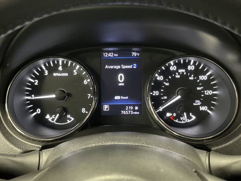Used 2018 Nissan Rogue SV w/ Premium Package image 17