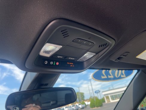 Used 2022 Chevrolet Traverse LT image 18