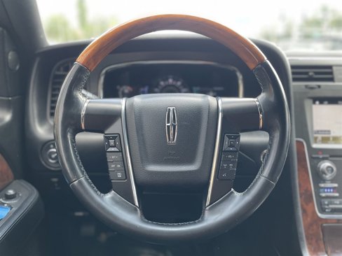Used 2016 Lincoln Navigator L Select image 27