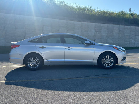 Used 2017 Hyundai Sonata SE image 2
