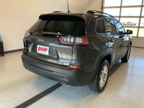 Used 2022 Jeep Cherokee Latitude Lux w/ Mopar Interior Package image 7