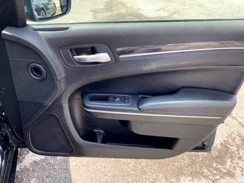 Used 2019 Chrysler 300 Touring w/ Sport Appearance Package image 21