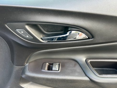 Used 2018 Chevrolet Equinox LT image 33