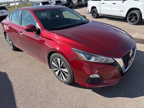 Used 2022 Nissan Altima 2.5 SV w/ SV Premium Package image 2