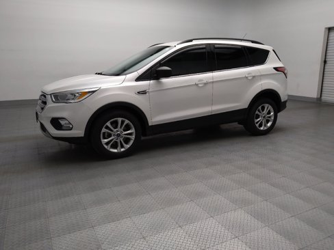 Used 2017 Ford Escape SE w/ Equipment Group 201A image 2