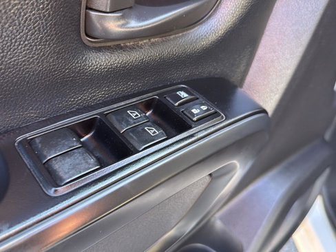 Used 2017 Nissan Titan S image 24