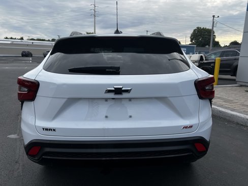 Used 2025 Chevrolet Trax RS w/ Sunroof Package image 4