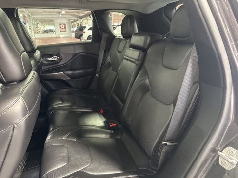 Used 2019 Jeep Cherokee Limited image 31