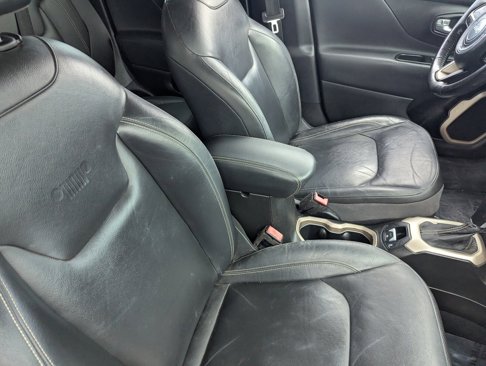 Used 2016 Jeep Renegade Limited image 10