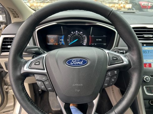 Used 2018 Ford Fusion SE w/ Fusion SE Technology Package image 13