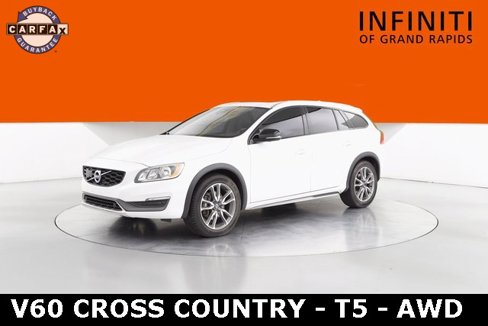 Used 2016 Volvo V60 T5 Cross Country w/ Climate Package image 7