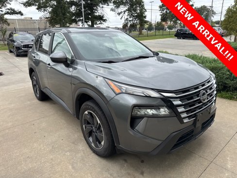 Used 2024 Nissan Rogue SV image 3
