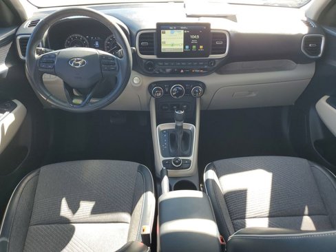 Certified 2020 Hyundai Venue image 21