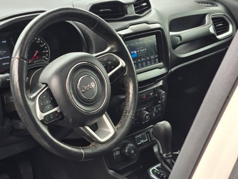 Used 2020 Jeep Renegade Latitude w/ Cold Weather Group image 22
