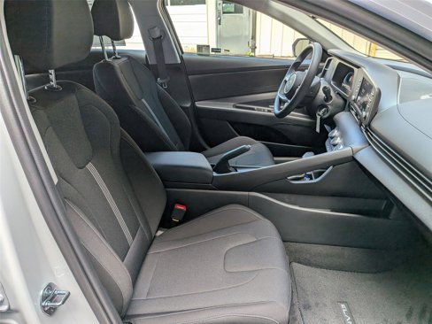 New 2025 Hyundai Elantra SE image 37