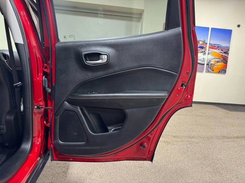 Used 2018 Jeep Compass Latitude w/ Cold Weather Group image 27