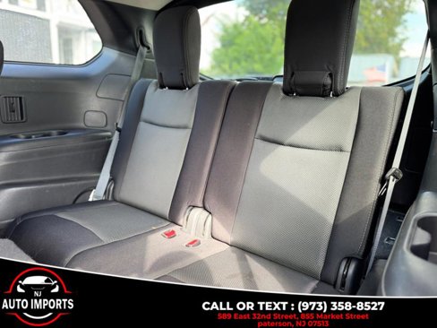 Used 2017 Nissan Pathfinder SV image 18
