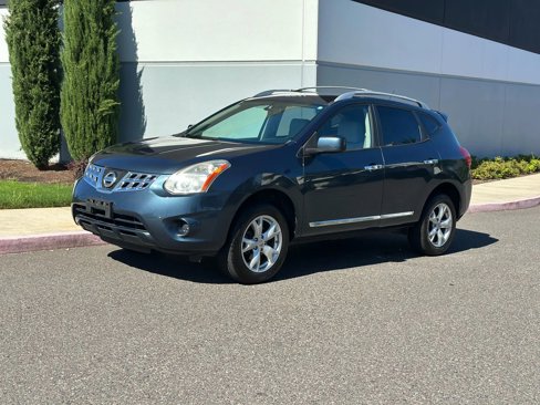 Used 2013 Nissan Rogue SV image 1