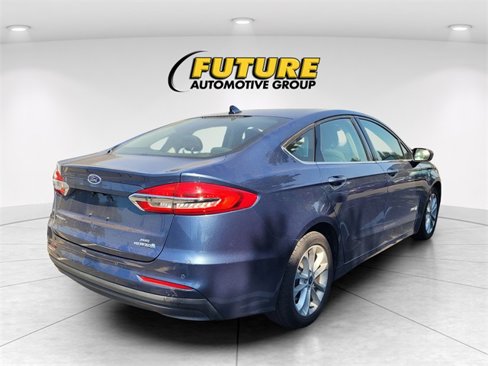 Used 2019 Ford Fusion SE image 3