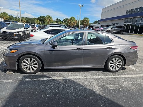 Used 2020 Toyota Camry LE image 5