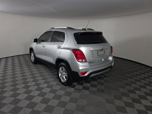 Used 2019 Chevrolet Trax LT w/ LT Convenience Package image 3