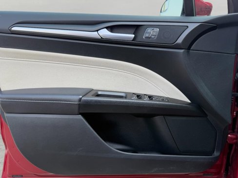 Used 2017 Ford Fusion Titanium image 18