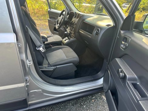 Used 2016 Jeep Patriot Sport image 14
