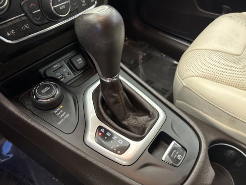 Used 2018 Jeep Cherokee Overland w/ Technology Group image 22