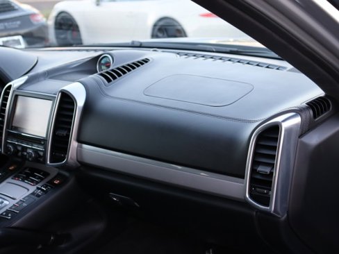 Used 2013 Porsche Cayenne Turbo image 51