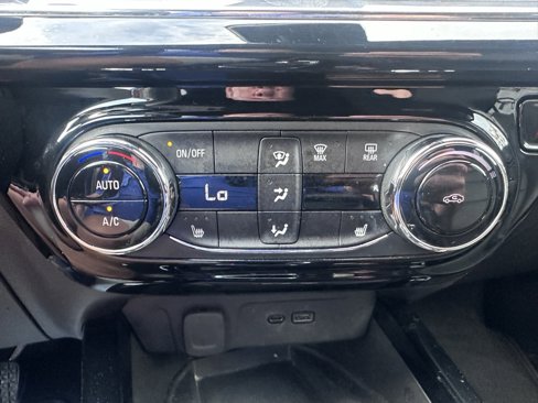 Used 2024 Chevrolet Trax RS w/ Sunroof Package image 17