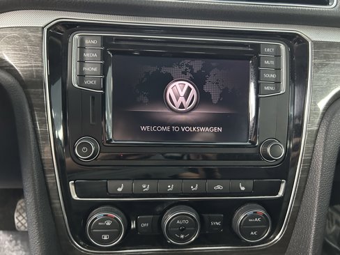 Used 2016 Volkswagen Passat 1.8T SE image 10