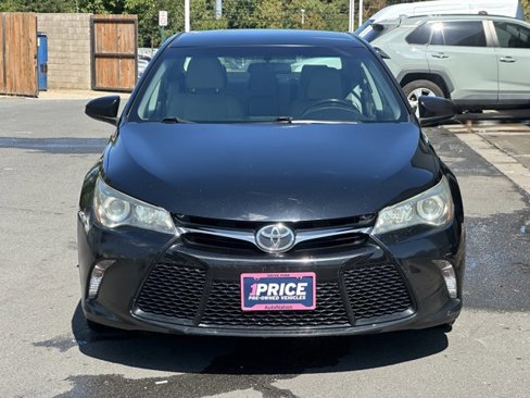 Used 2016 Toyota Camry SE image 2