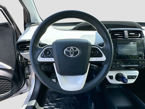 Used 2018 Toyota Prius Four image 11