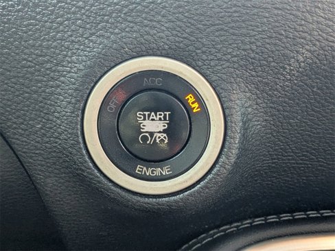 Used 2016 Dodge Challenger SXT image 28