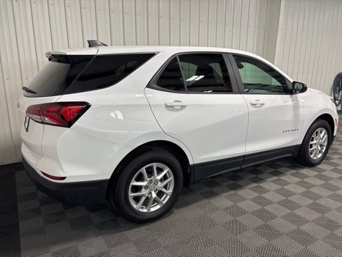 Used 2023 Chevrolet Equinox LS w/ LS Convenience Package image 3