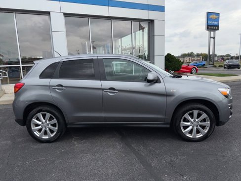 Used 2013 Mitsubishi Outlander Sport ES image 2