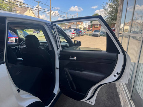 Used 2015 Kia Sorento LX image 22