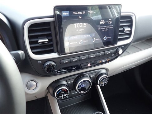 New 2025 Hyundai Venue SEL image 17