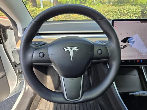 Used 2020 Tesla Model 3 Standard Range Plus image 13