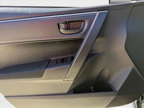 Used 2015 Toyota Corolla L image 11